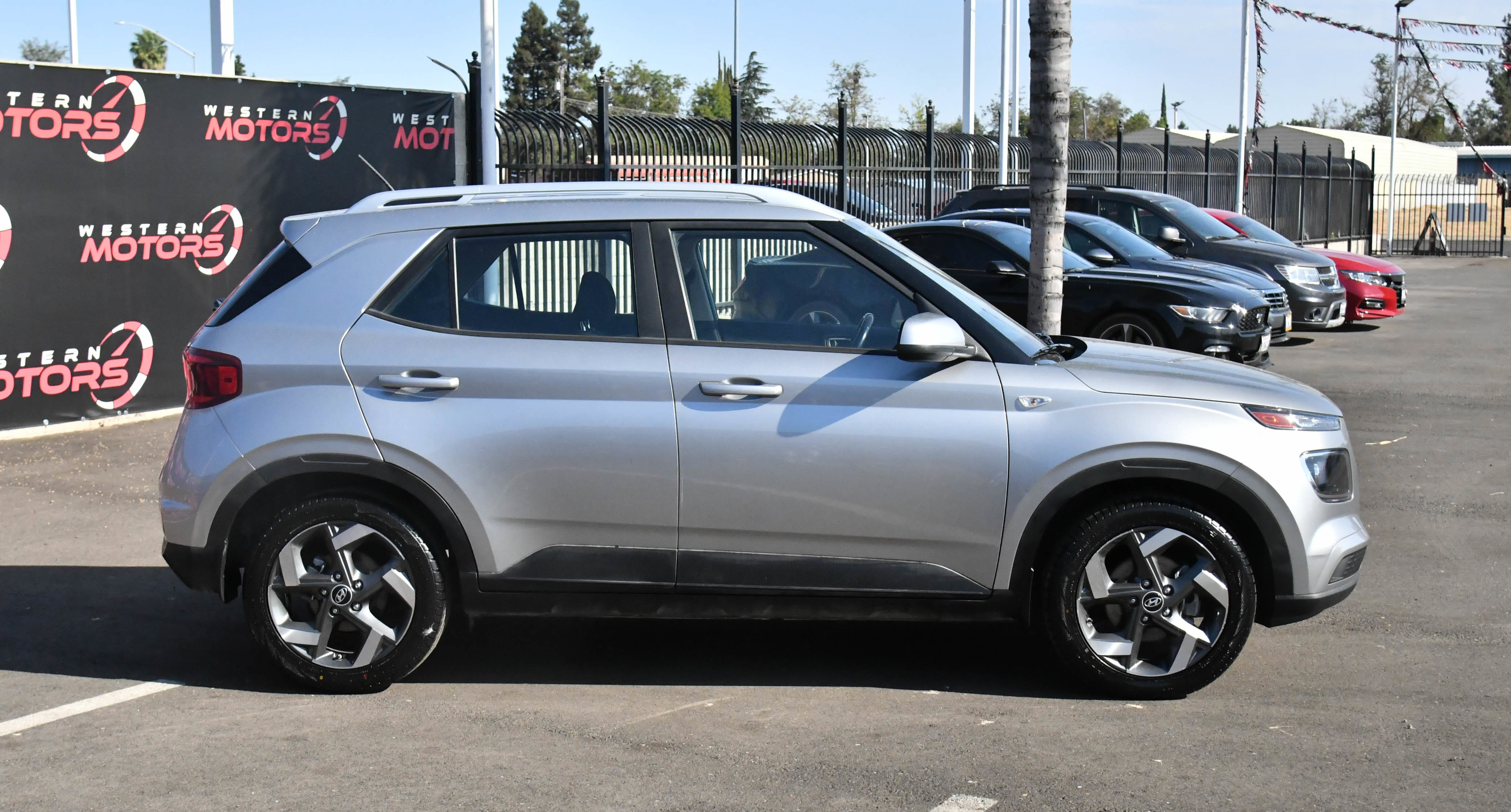 Used 2023 Hyundai Venue SEL w/ Cargo Package image 9