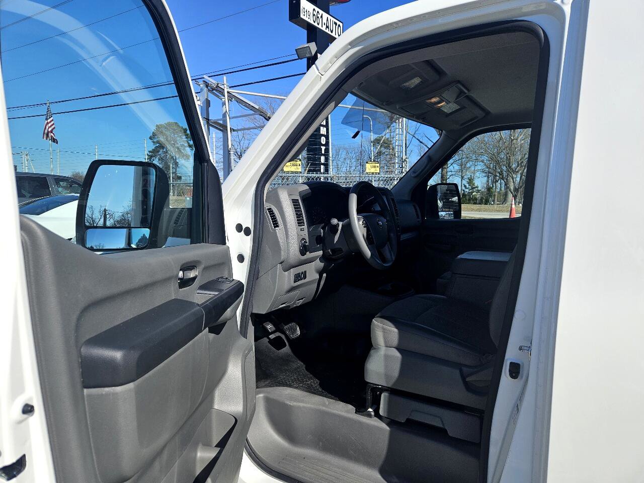 Used 2020 Nissan NV 2500 SV image 9