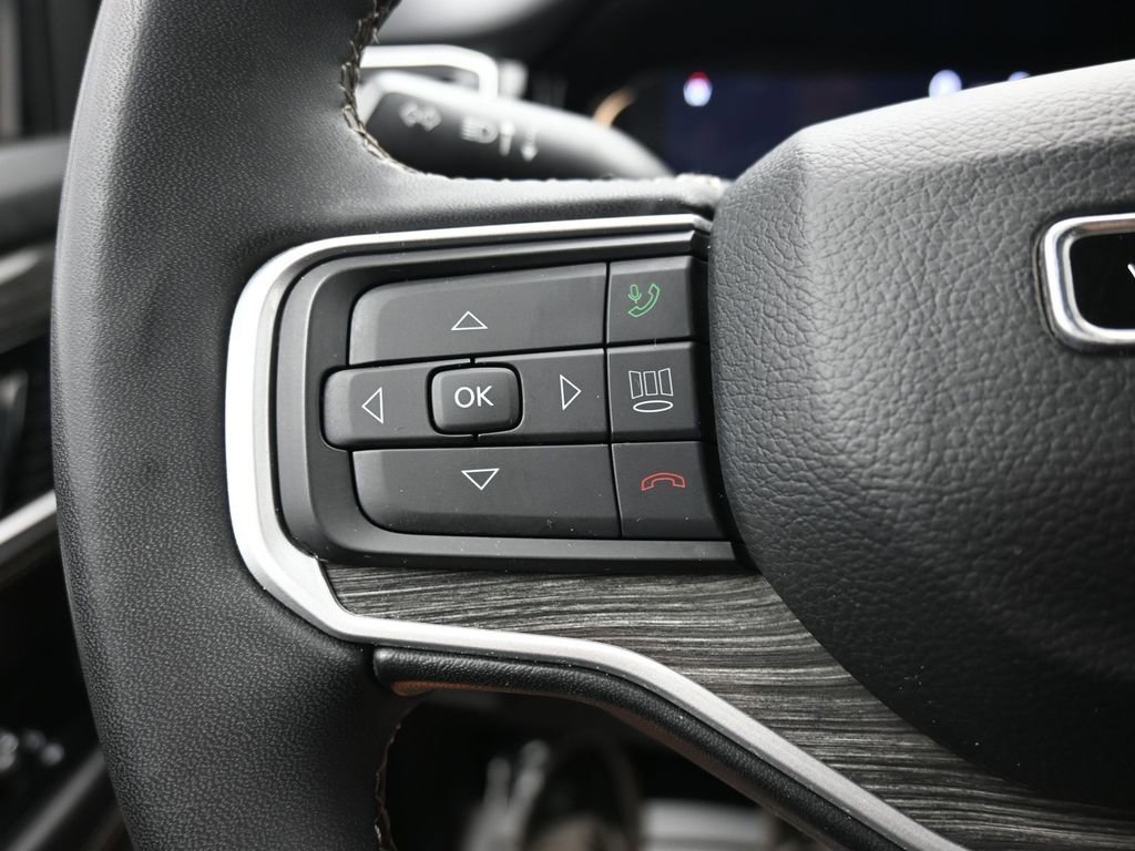 Used 2022 Jeep Wagoneer Series III w/ Flexible Seating Group image 27