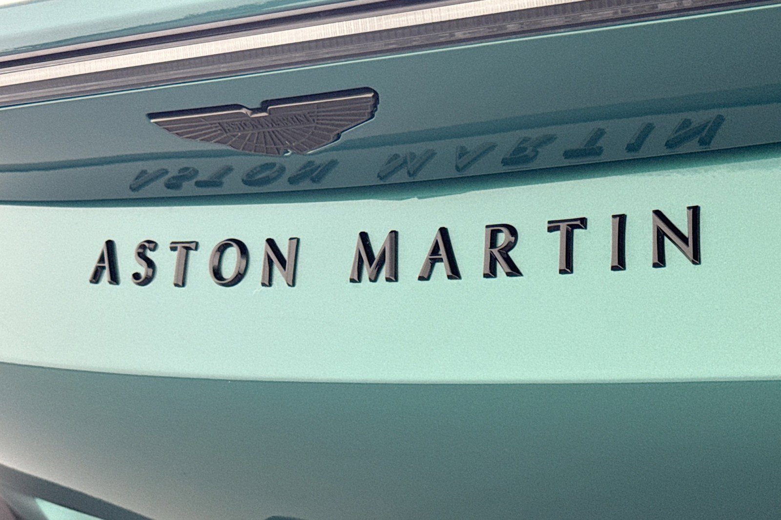 Used 2023 Aston Martin V8 Vantage Roadster image 9