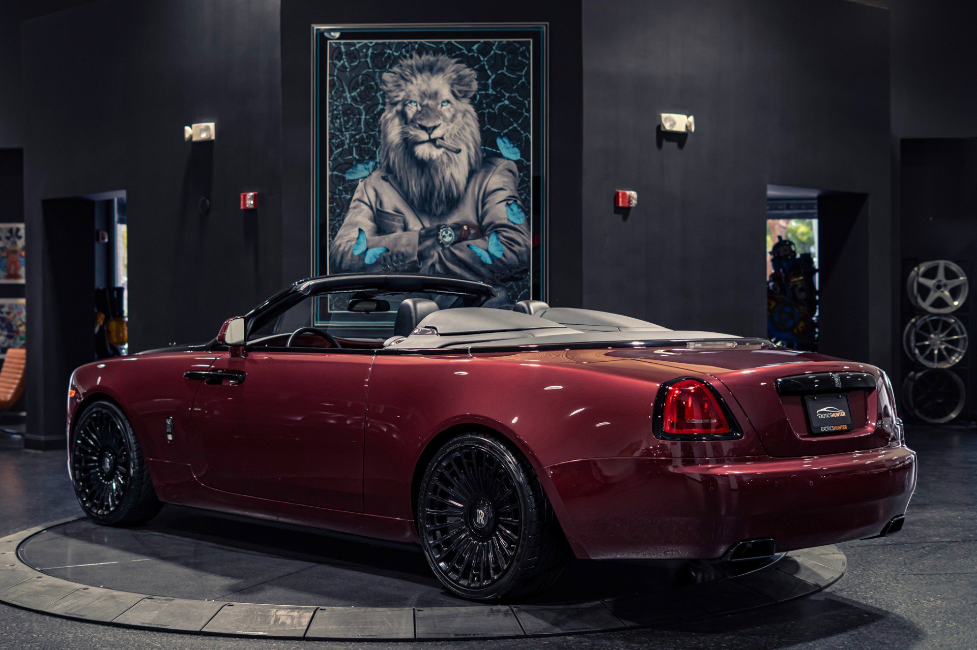 Used 2019 Rolls-Royce Dawn image 32