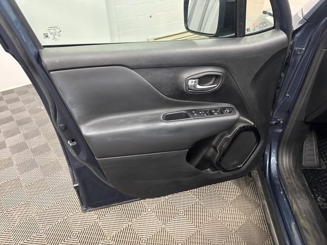 Used 2022 Jeep Renegade Altitude w/ Convenience Group AWD/4WD image 25