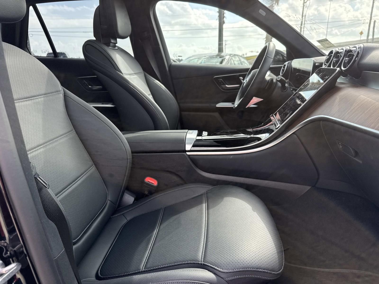 Used 2025 Mercedes-Benz GLC 300 image 13