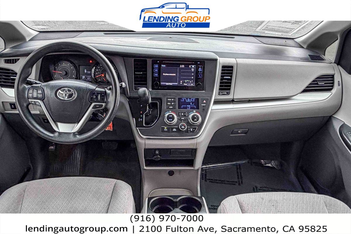 Used 2017 Toyota Sienna LE image 11