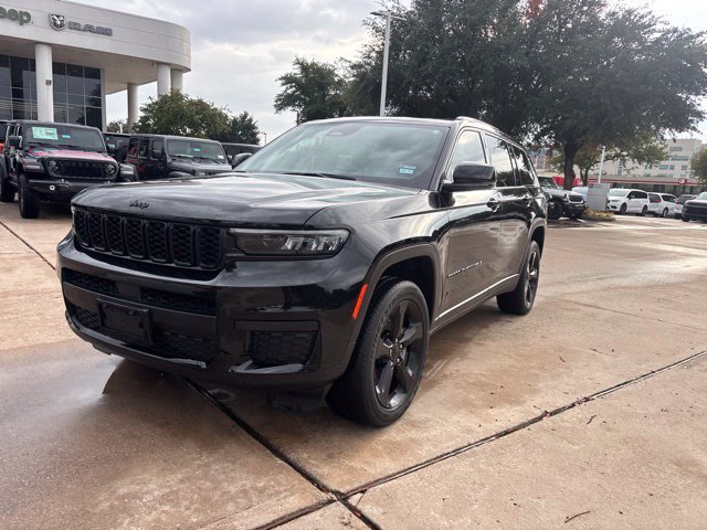 Used 2024 Jeep Grand Cherokee L Altitude AWD/4WD image 3