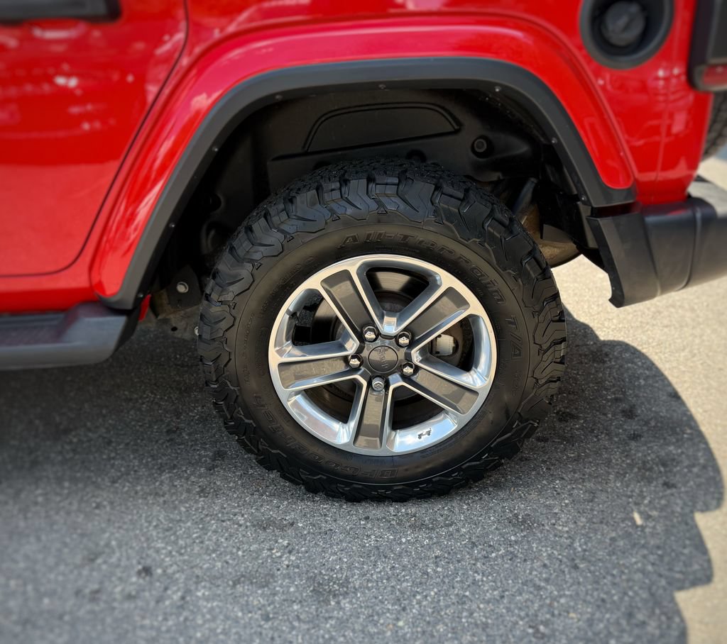 Used 2018 Jeep Wrangler Unlimited Sahara AWD/4WD image 16