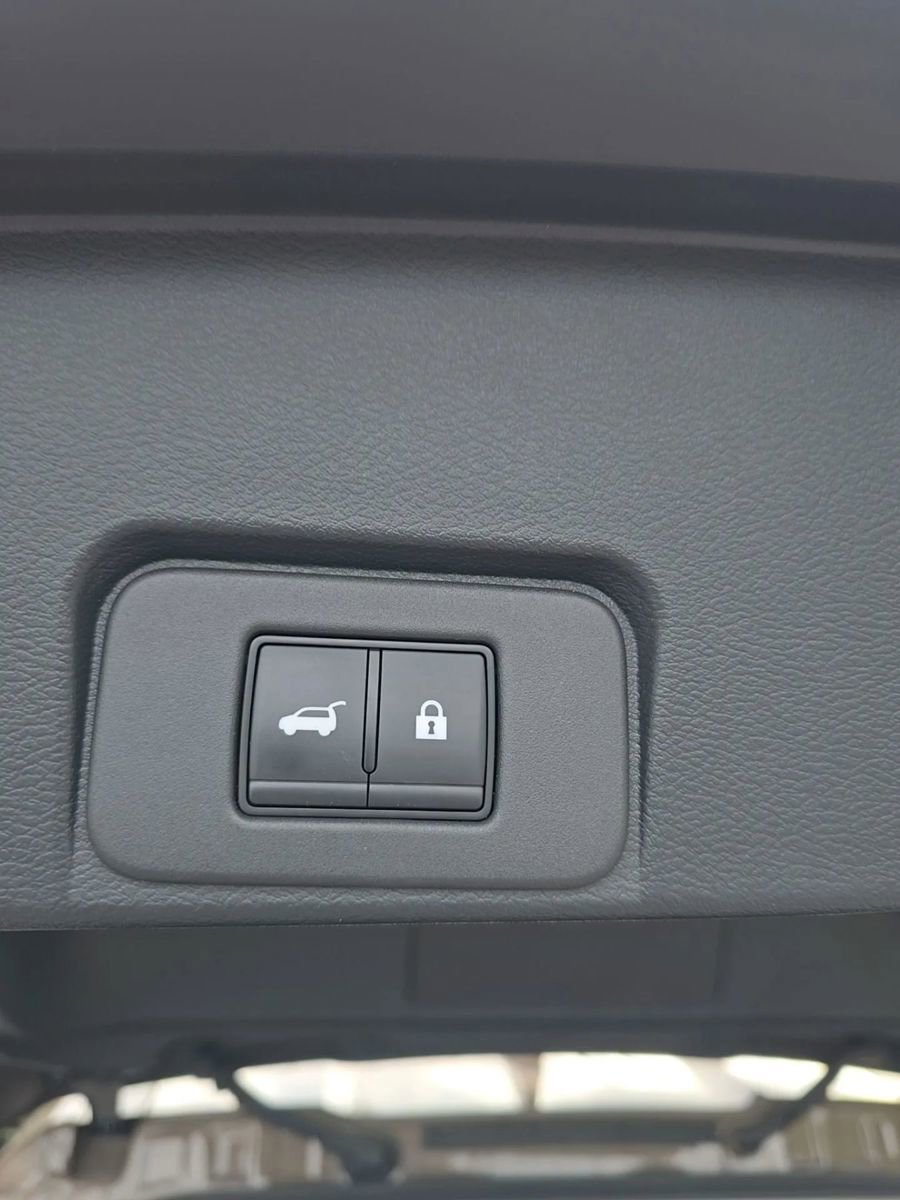 Used 2025 Nissan Rogue SV image 20