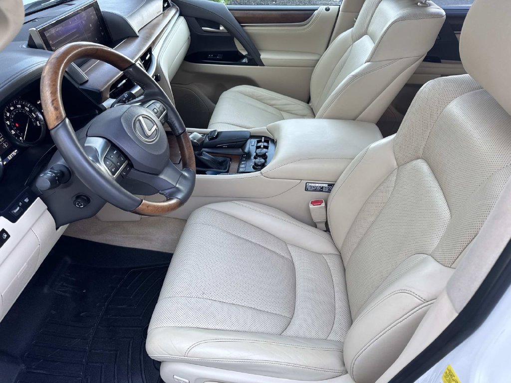 Used 2021 Lexus LX 570 4WD w/ Luxury Package image 21