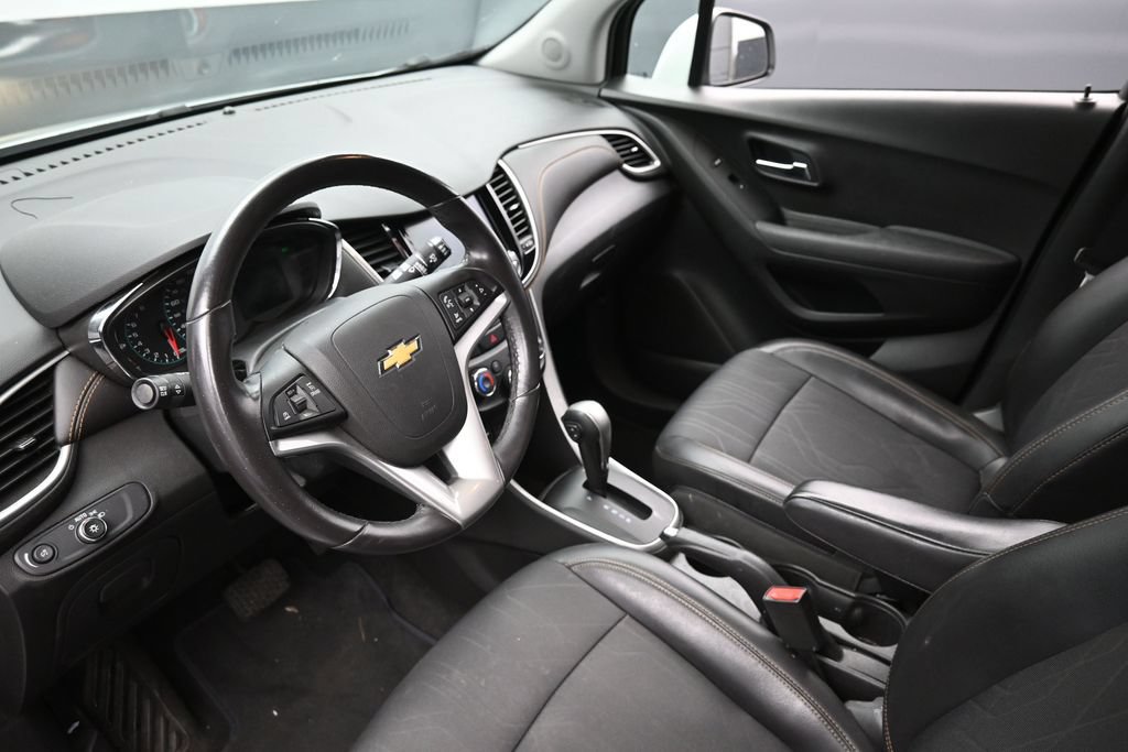Used 2020 Chevrolet Trax LT w/ LT Convenience Package FWD image 19