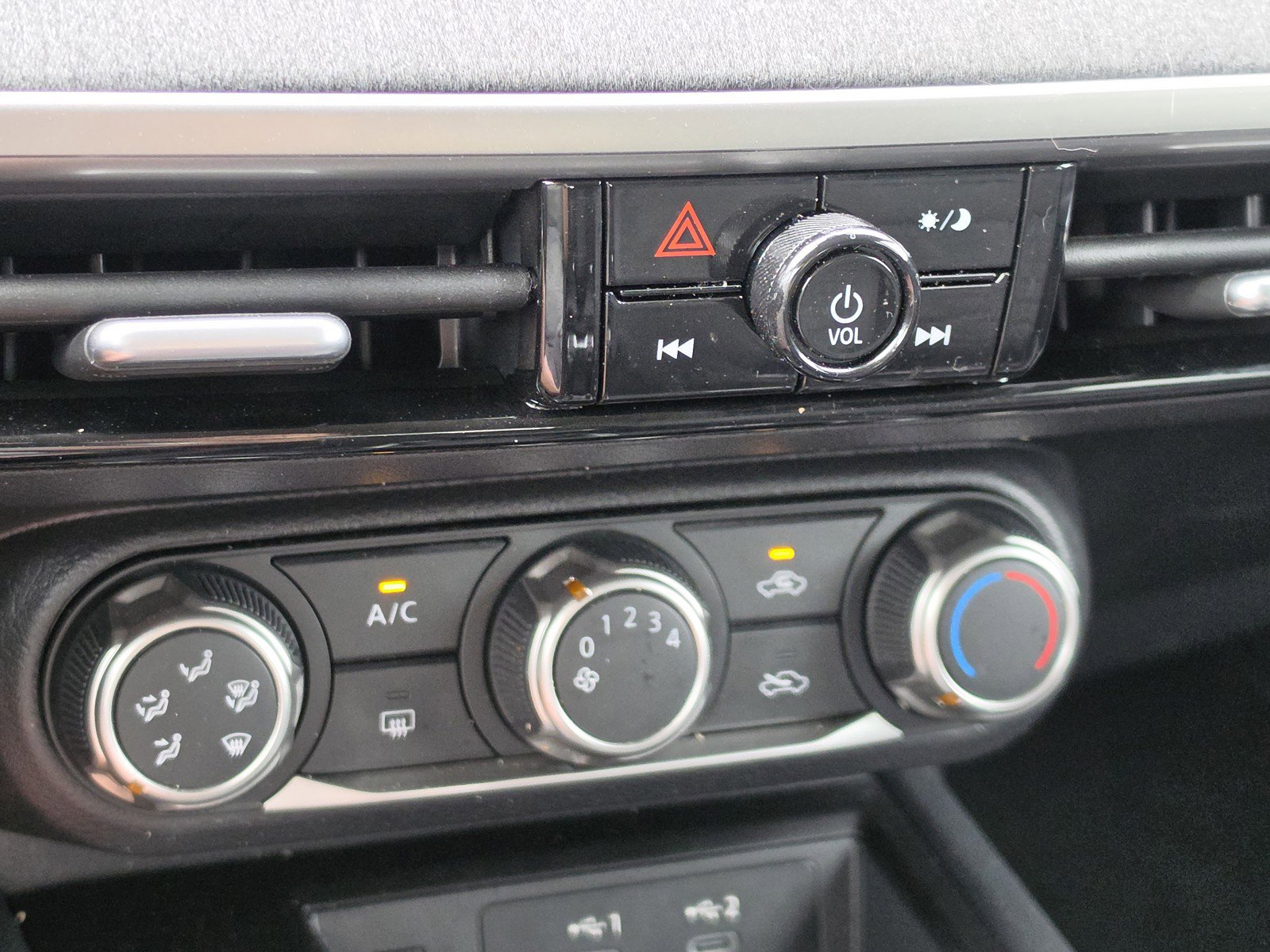 Used 2025 Nissan Kicks SV image 22