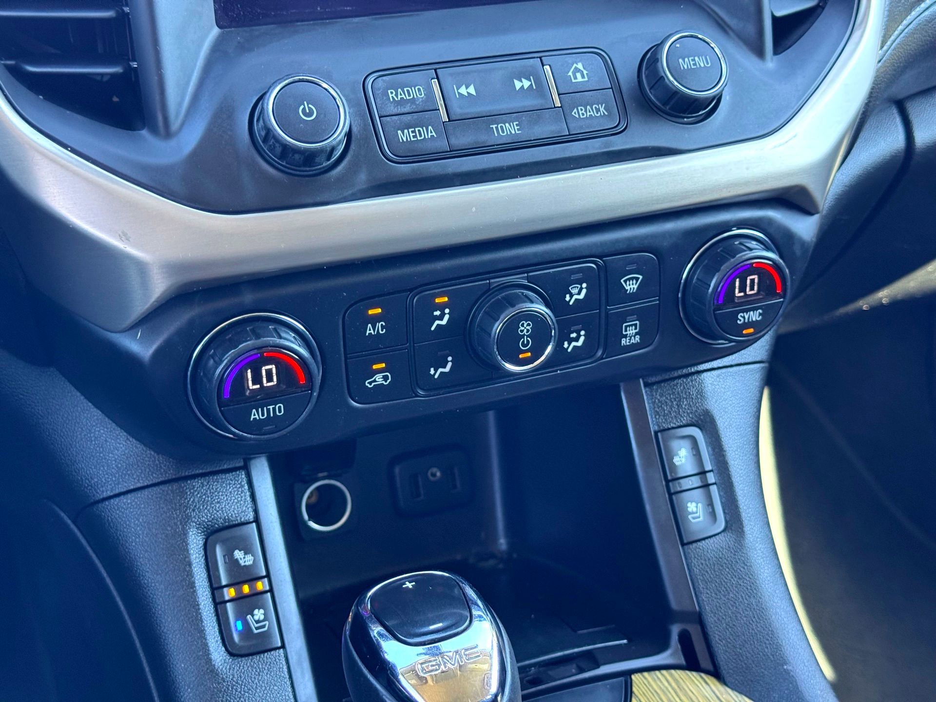 Used 2017 GMC Acadia Denali w/ Technology Package FWD image 27