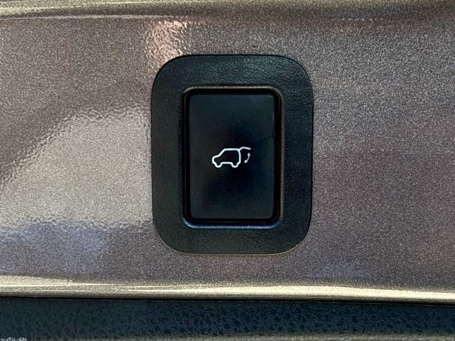 Used 2017 Toyota Highlander Limited Platinum w/ Carpet Mat Package image 27