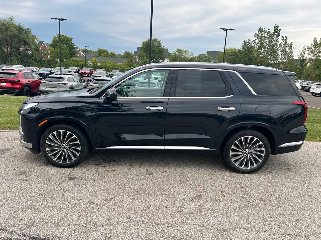 Used 2024 Hyundai Palisade Calligraphy AWD/4WD image 2