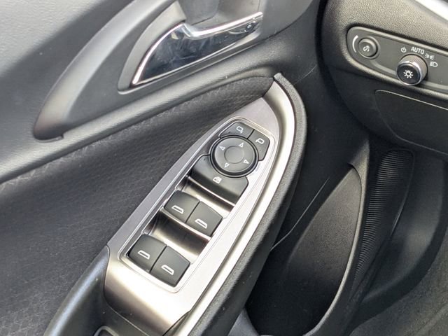Used 2022 Chevrolet Malibu LS image 16