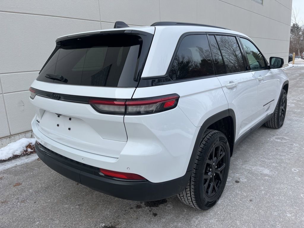 Used 2024 Jeep Grand Cherokee Altitude image 7