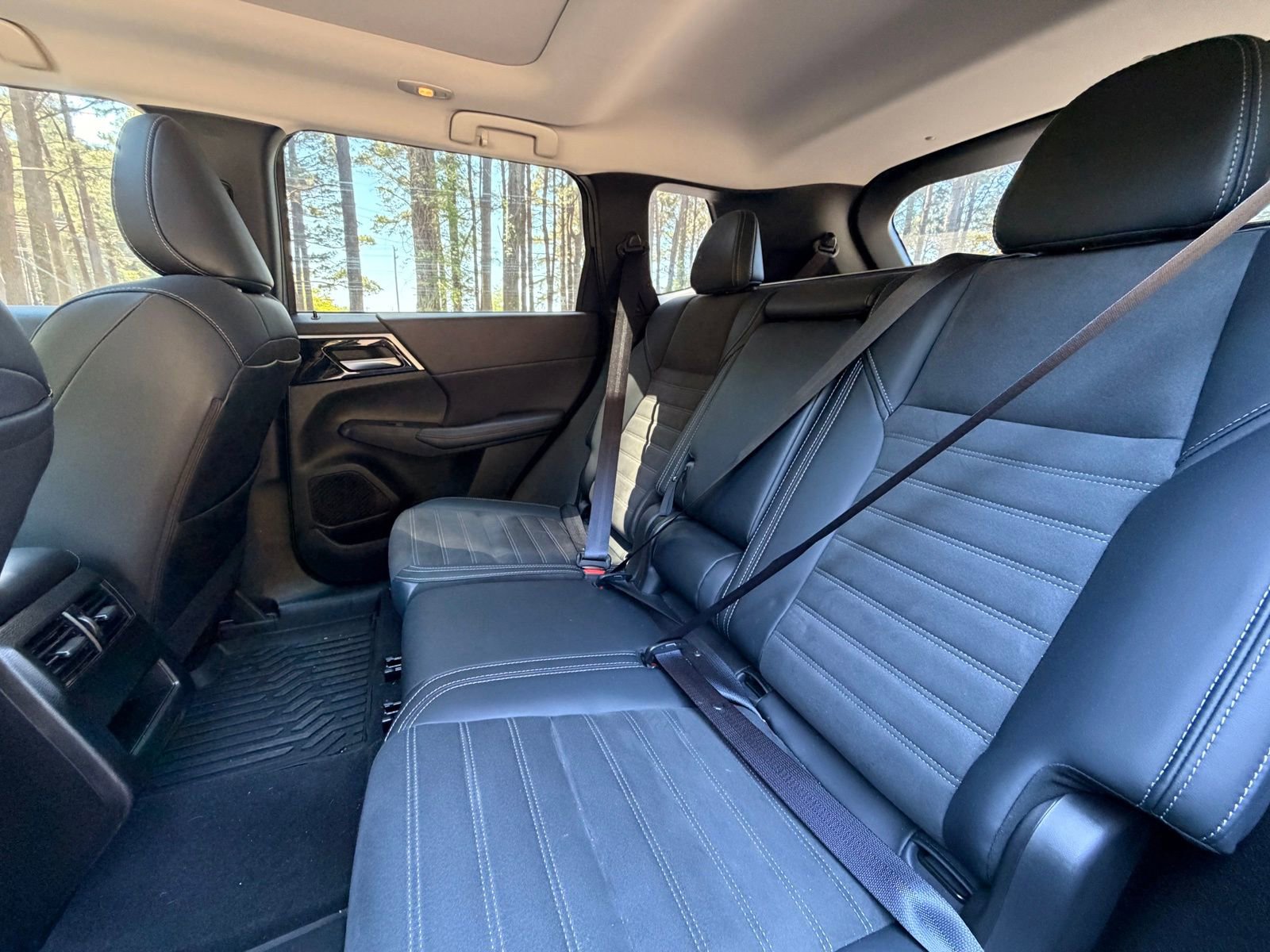 Used 2024 Mitsubishi Outlander AWD image 14