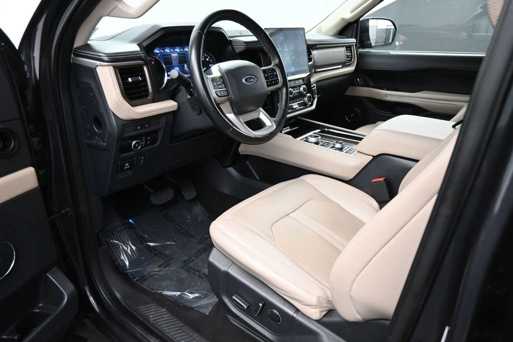 Used 2024 Ford Expedition Limited AWD/4WD image 2