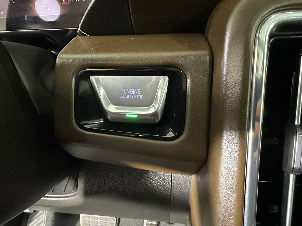 Used 2025 GMC Yukon Denali Ultimate image 16