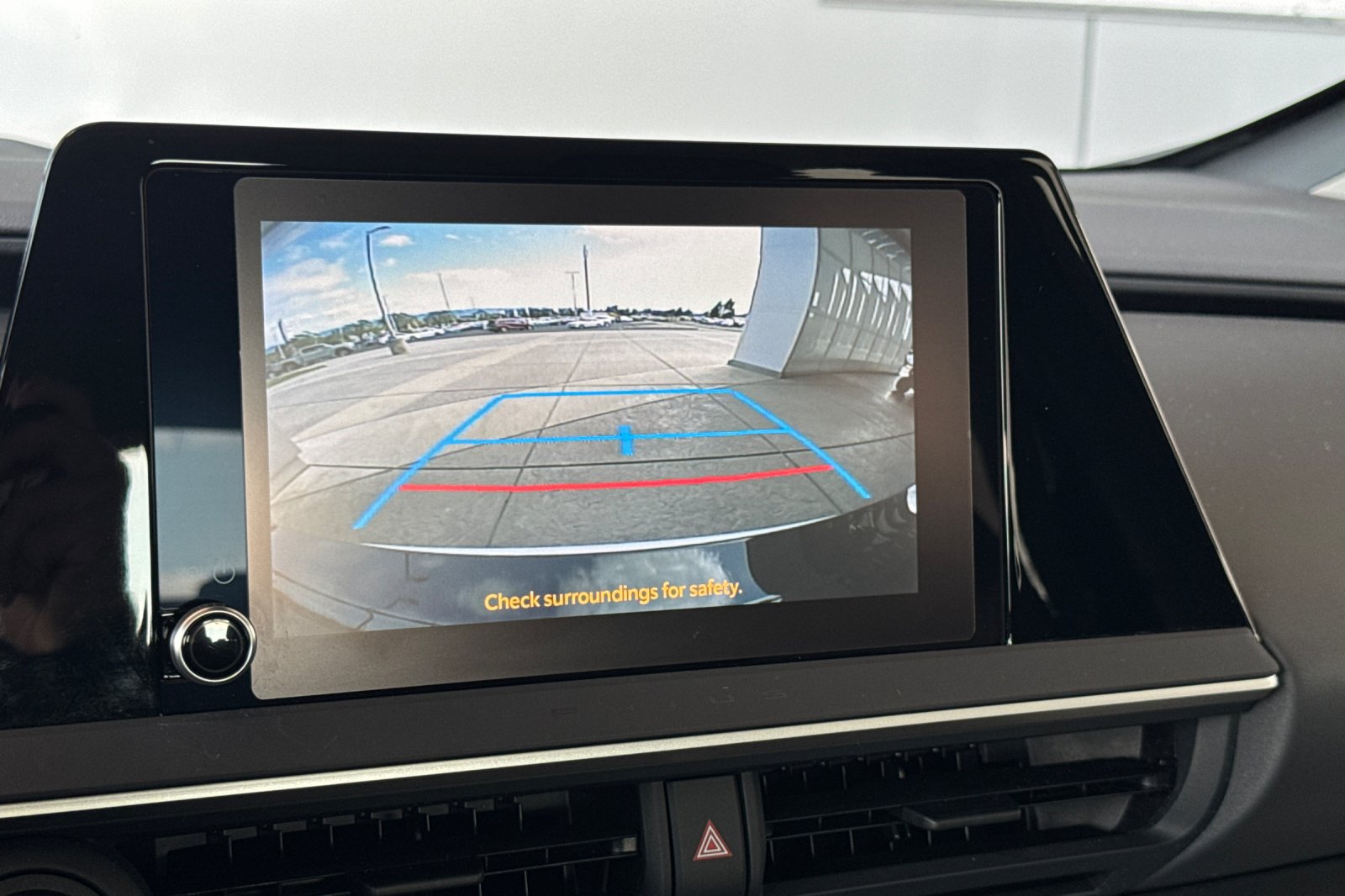 Used 2024 Toyota Prius LE FWD image 23