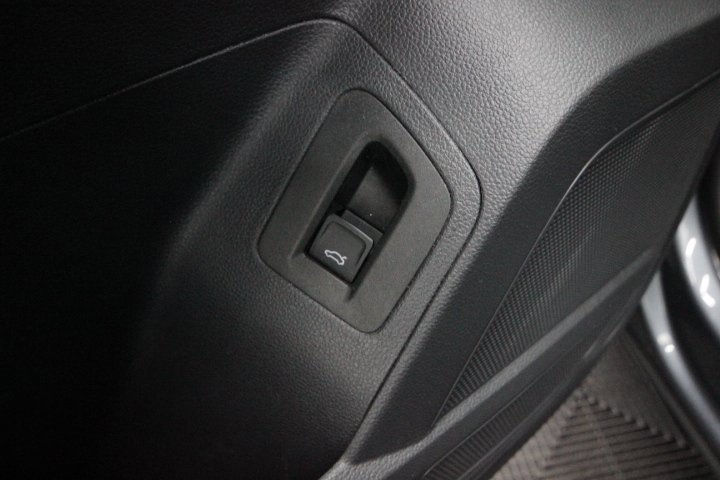 Used 2021 Volkswagen Atlas SE w/ Towing Package image 13