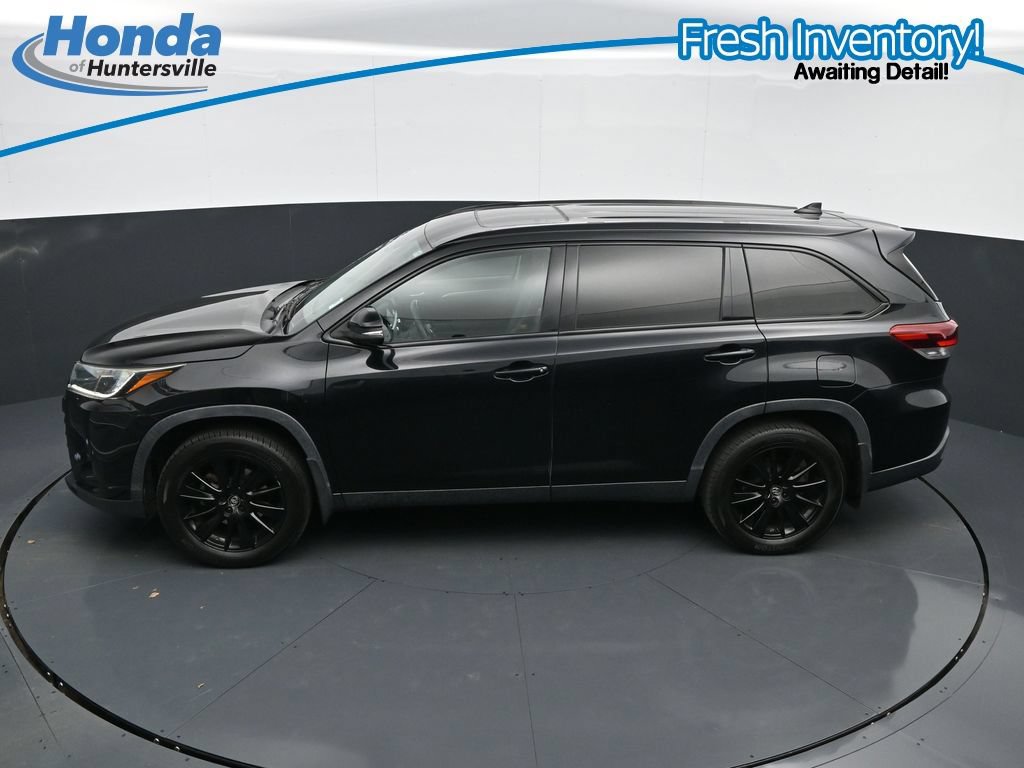 Used 2019 Toyota Highlander SE w/ Nightshade Edition AWD/4WD image 27