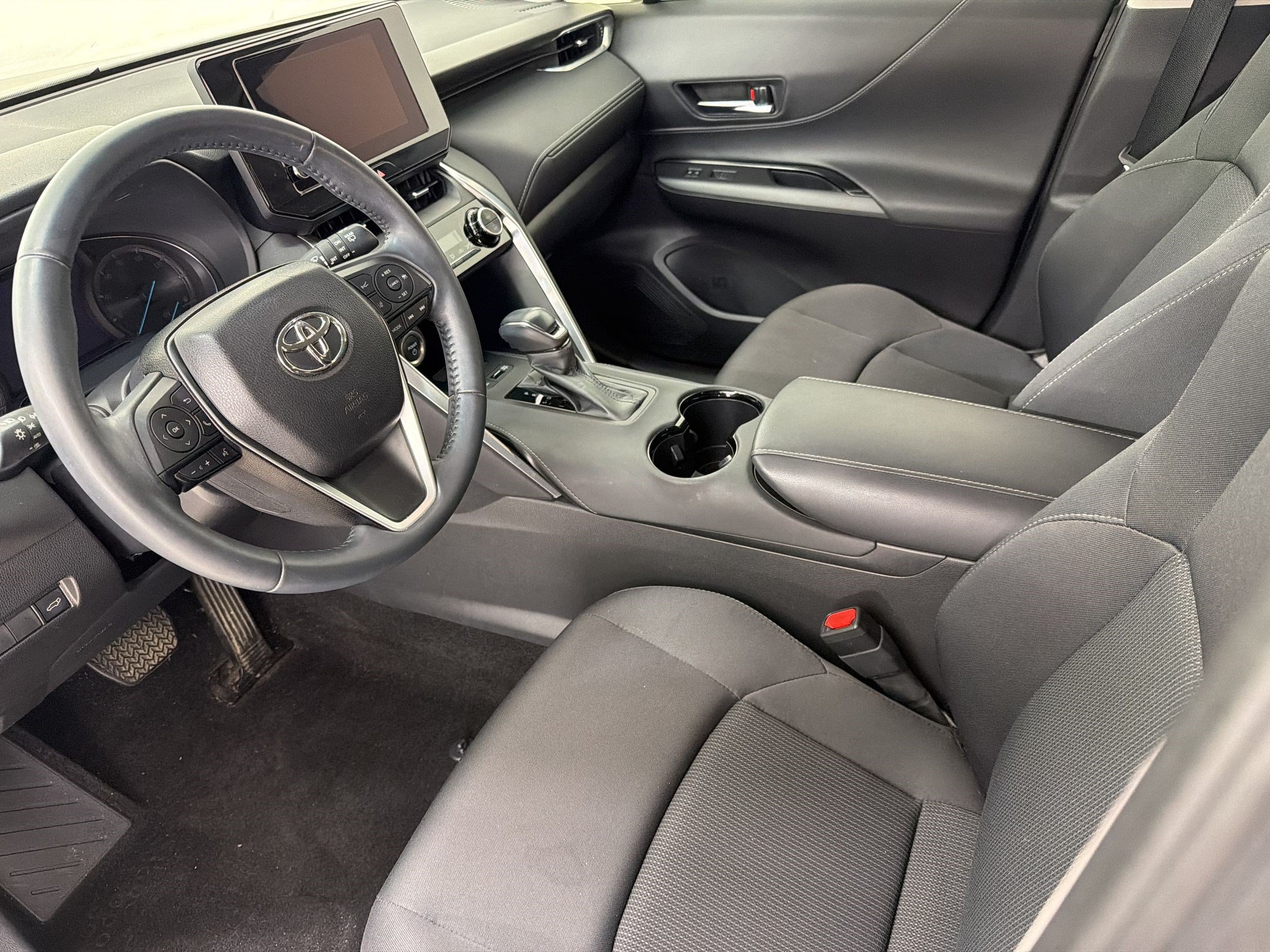 Used 2023 Toyota Venza LE AWD/4WD image 4