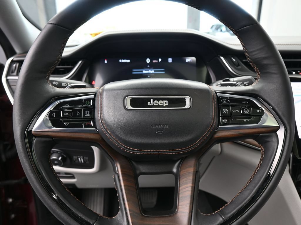Used 2023 Jeep Grand Cherokee L Summit w/ Luxury Tech Group V AWD/4WD image 17