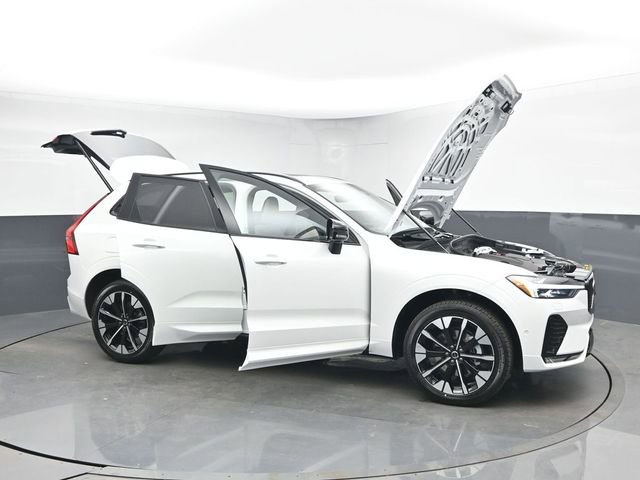 New 2026 Volvo XC60 B5 Plus w/ Protection Package Premier AWD/4WD image 55