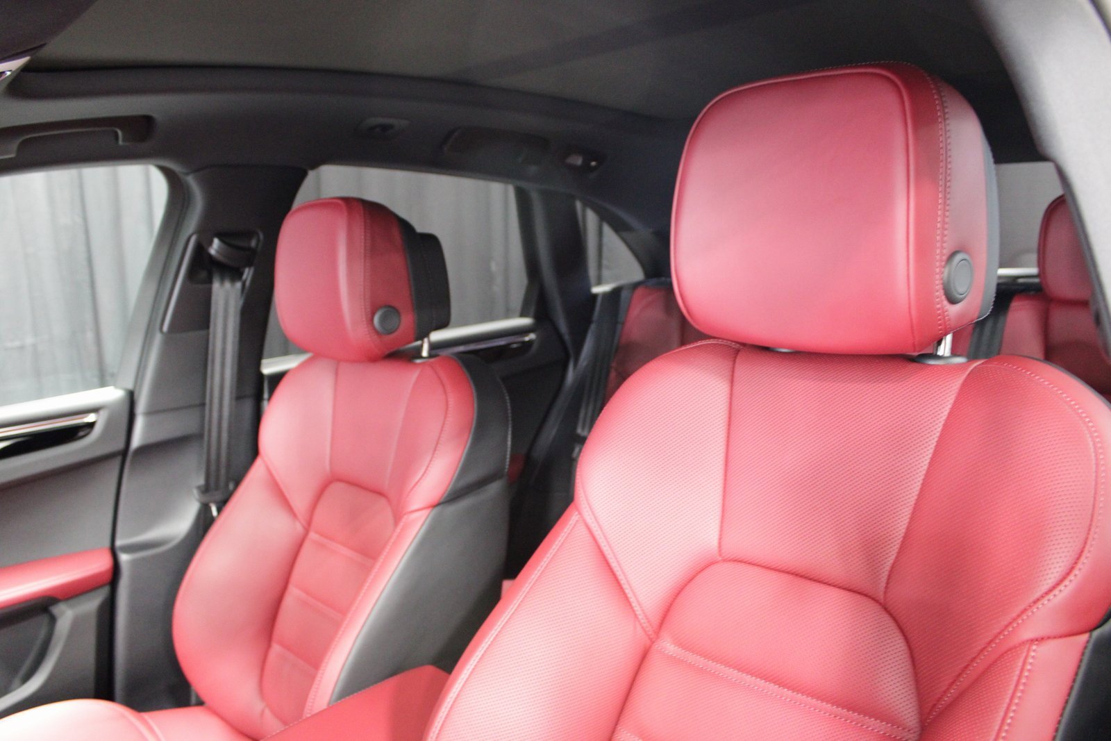 New 2026 Porsche Macan image 5