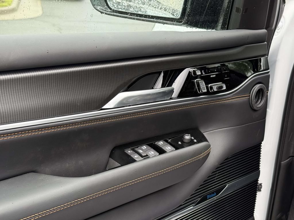 New 2026 Jeep Grand Wagoneer Summit AWD/4WD image 33