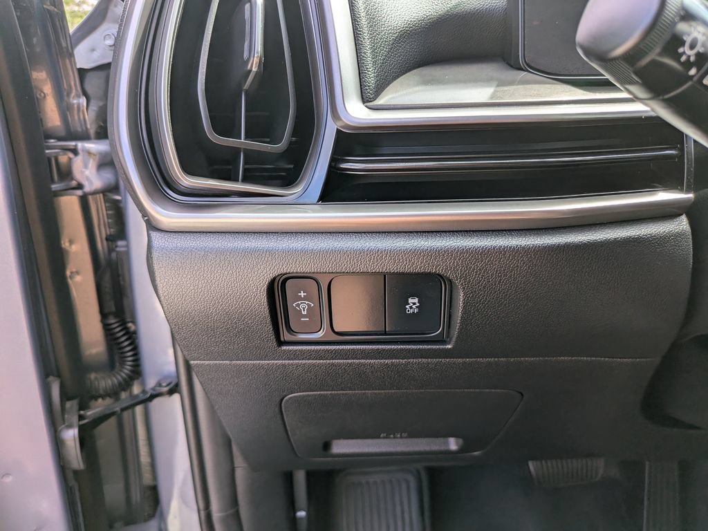 Certified 2025 Kia Sorento S FWD image 30