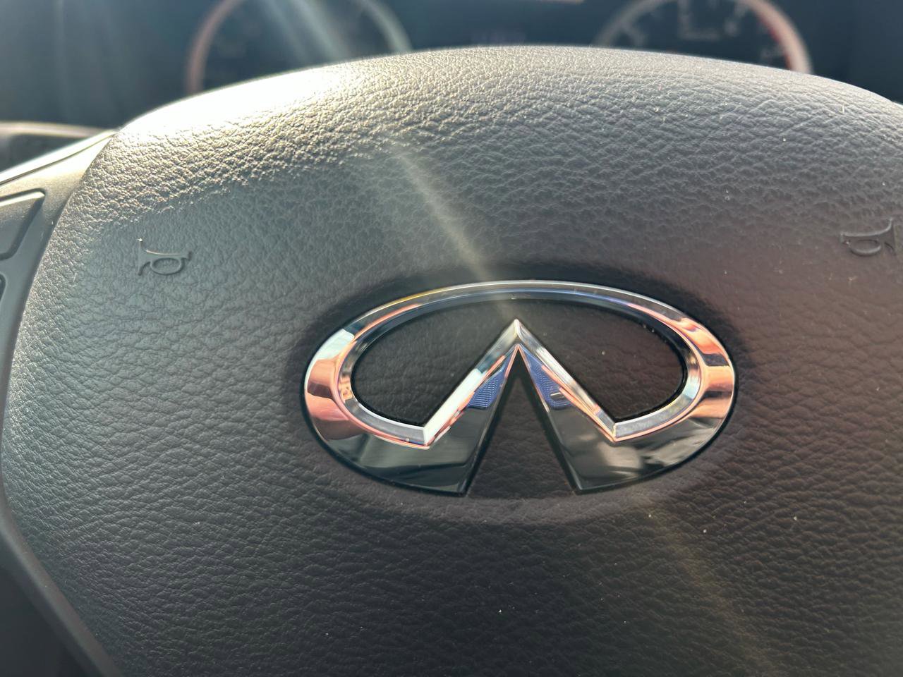 Used 2018 INFINITI QX30 image 20