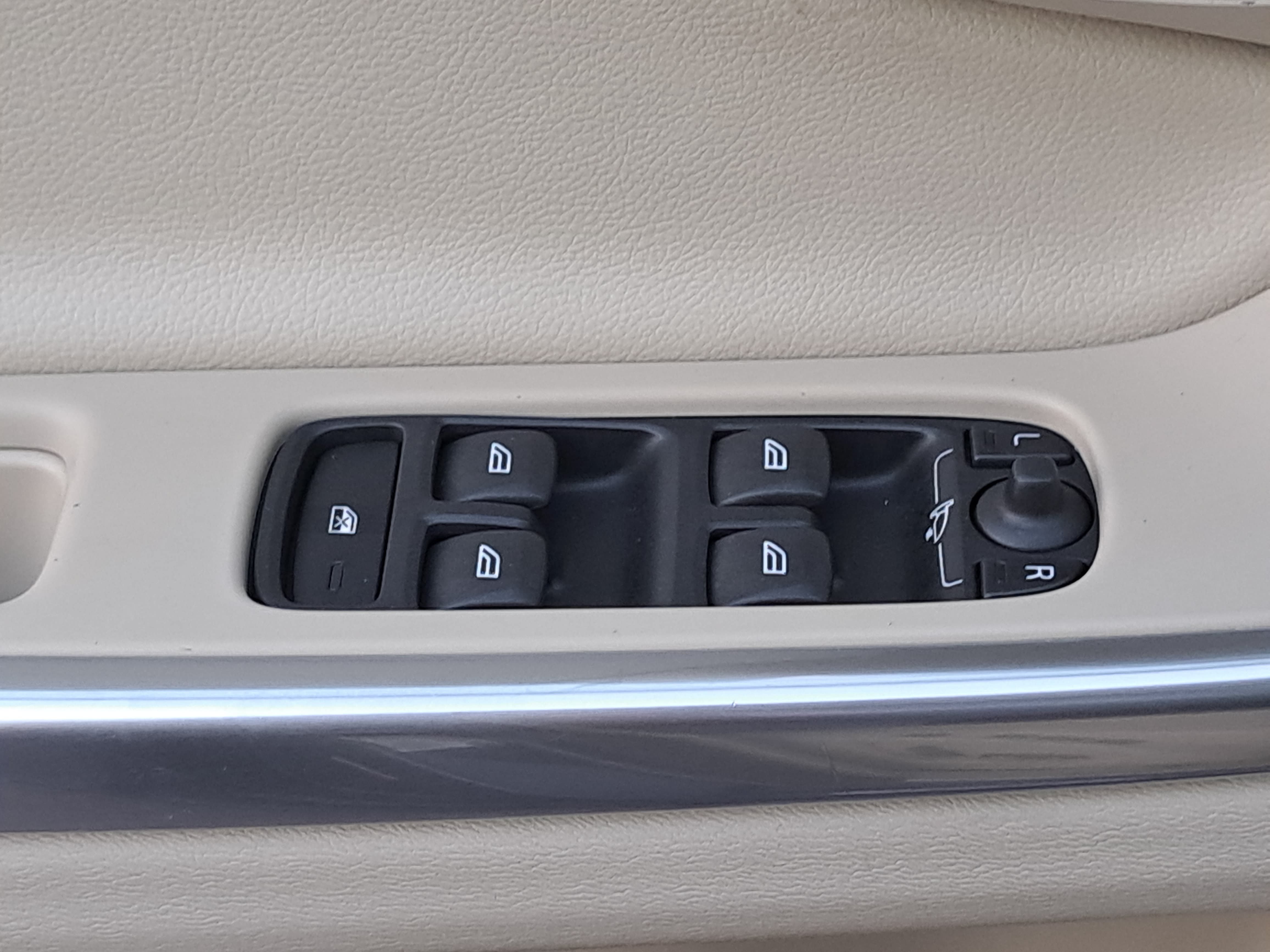 Used 2015 Volvo S60 T5 Platinum FWD image 28