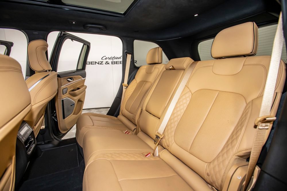 Used 2024 Jeep Grand Cherokee Summit AWD/4WD image 13