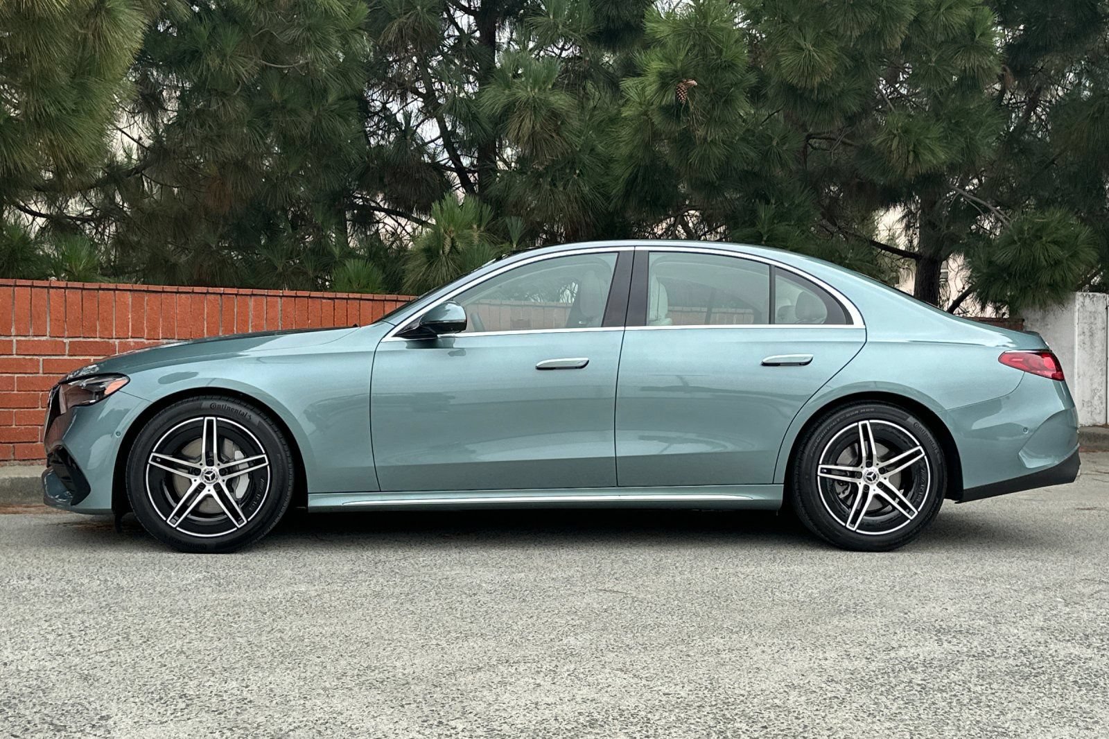 Used 2025 Mercedes-Benz E 350 4MATIC Sedan image 9