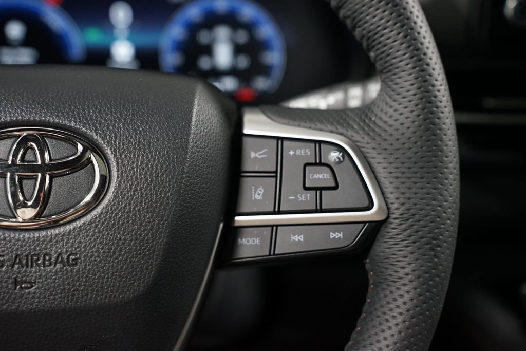 Certified 2025 Toyota Sienna Platinum FWD image 14