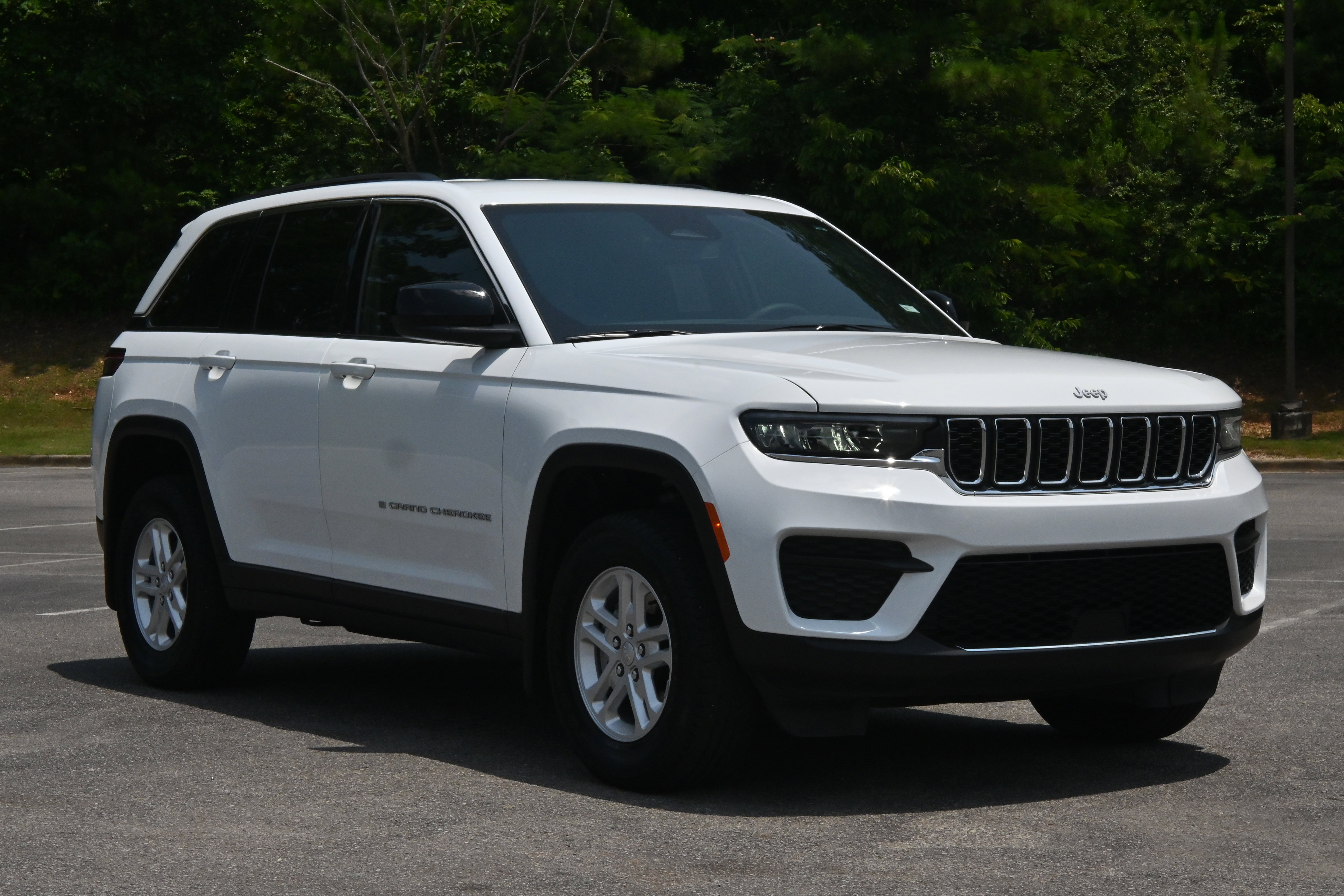 Used 2024 Jeep Grand Cherokee Laredo w/ MOPAR Finishing Package image 11