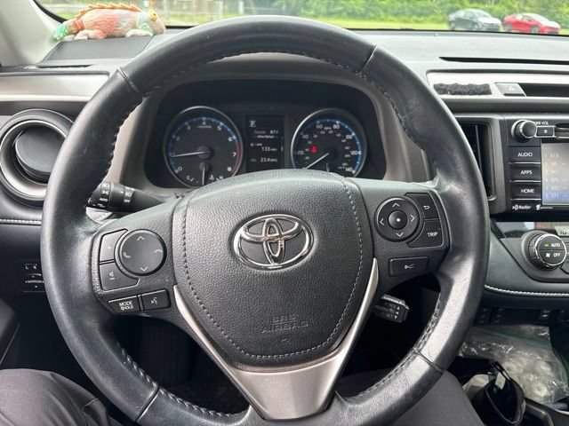 Used 2018 Toyota RAV4 XLE AWD/4WD image 10