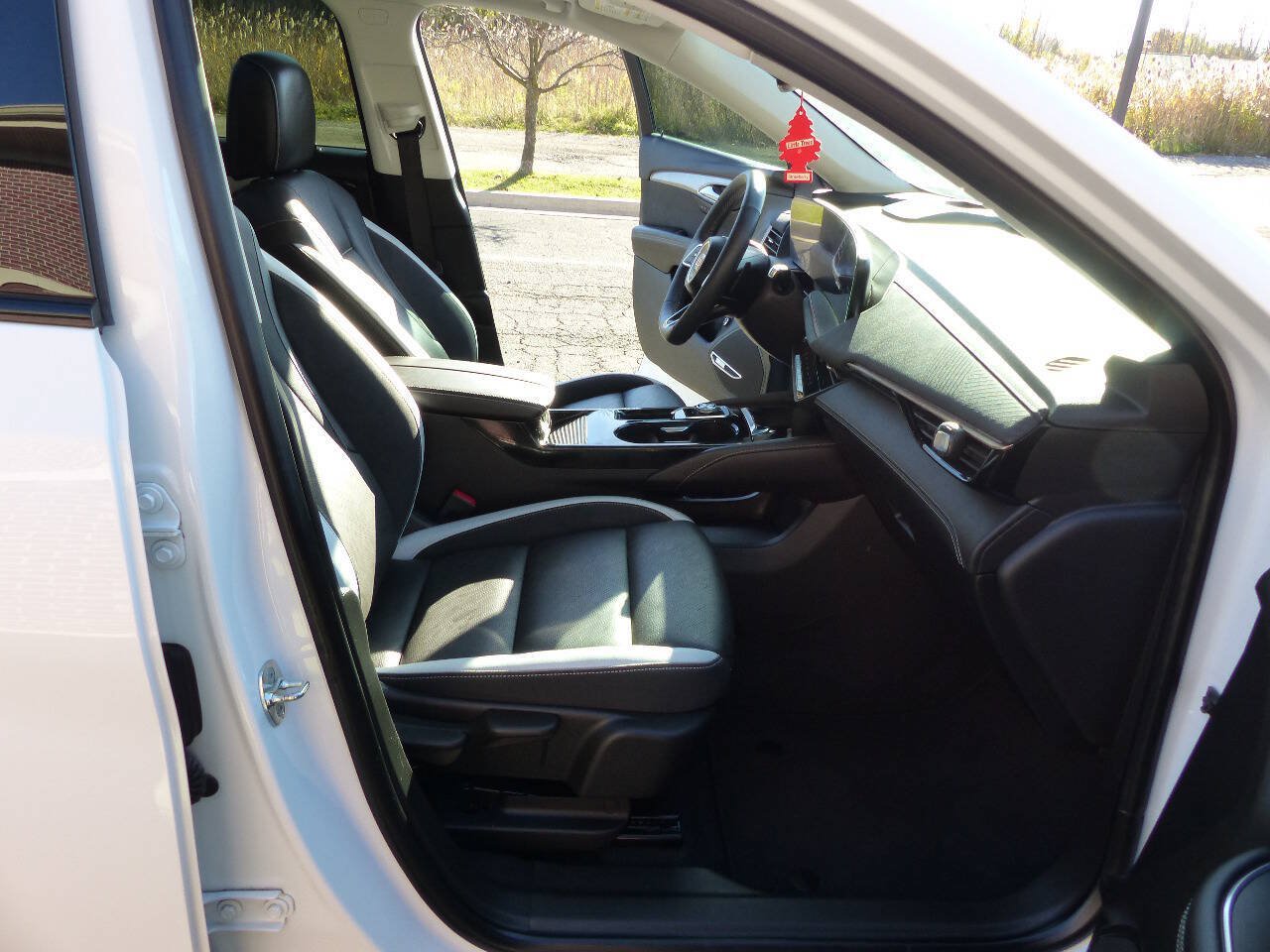 Used 2025 Buick Envision Sport Touring AWD/4WD image 44