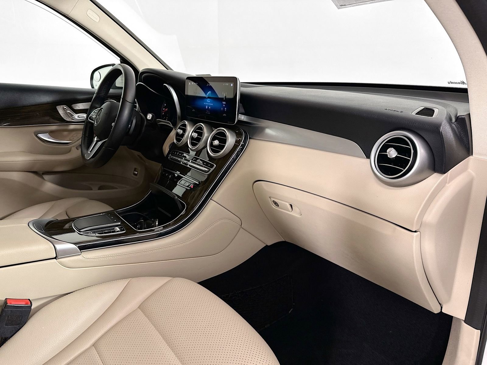 Used 2020 Mercedes-Benz GLC 300 4MATIC image 26