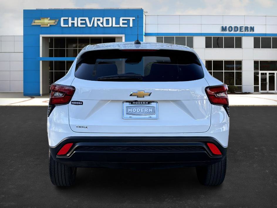 Certified 2025 Chevrolet Trax LS image 4