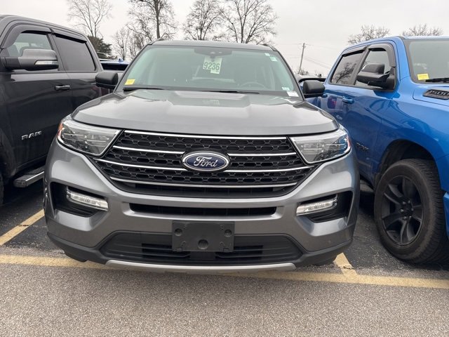 Used 2022 Ford Explorer XLT w/ Equipment Group 202A image 2