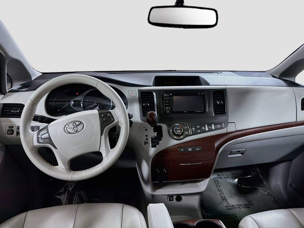 Used 2014 Toyota Sienna XLE FWD image 24