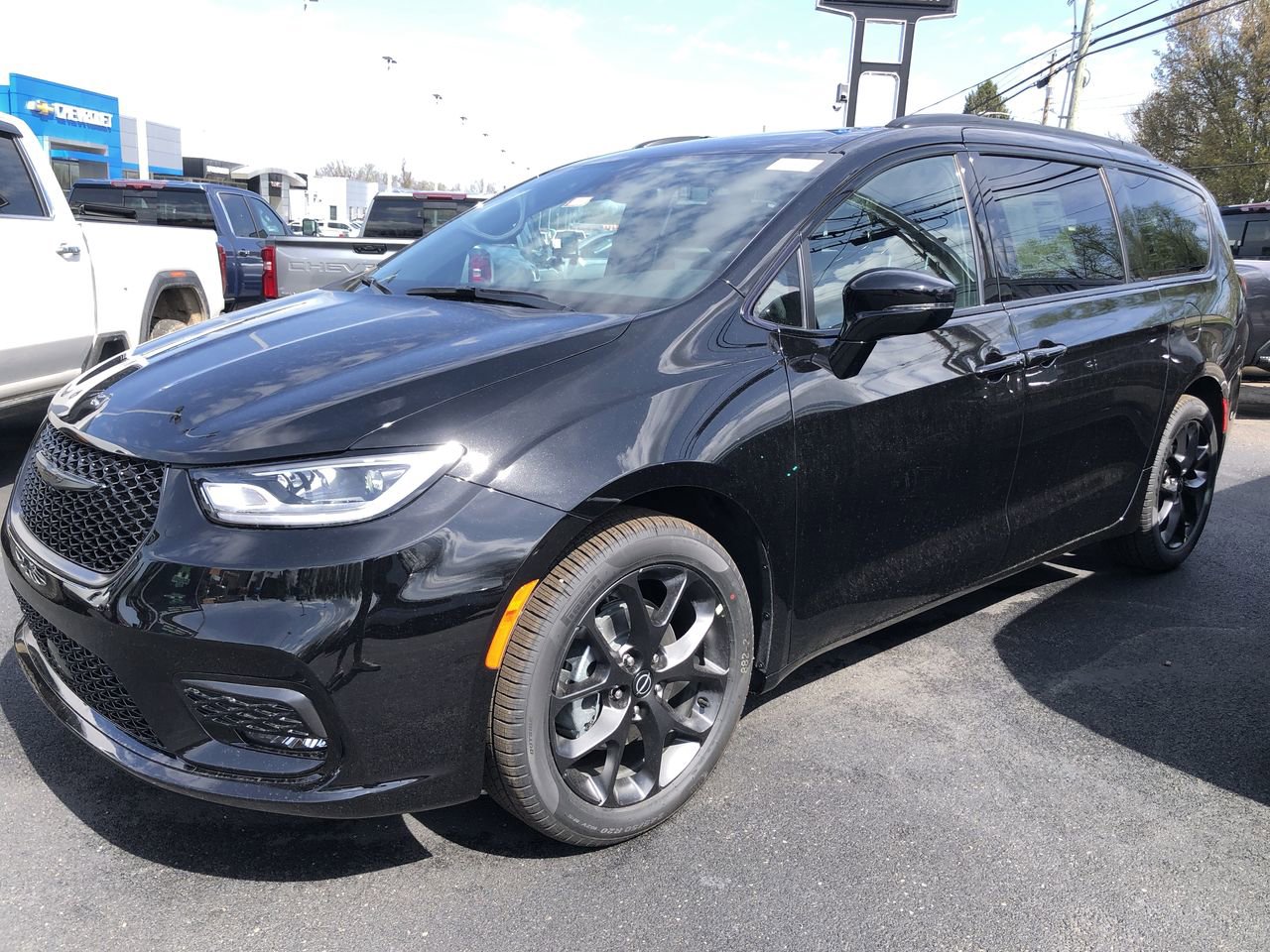 New 2026 Chrysler Pacifica Select image 3