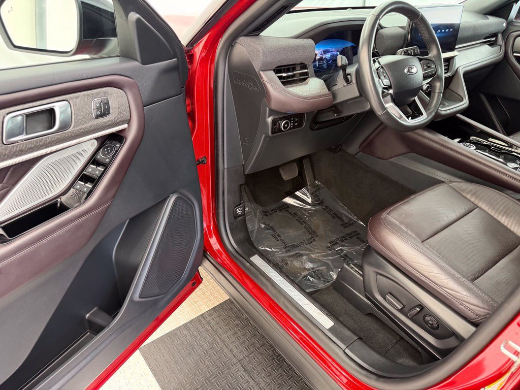 Used 2025 Ford Explorer Platinum w/ LUX Leather Package AWD/4WD image 36