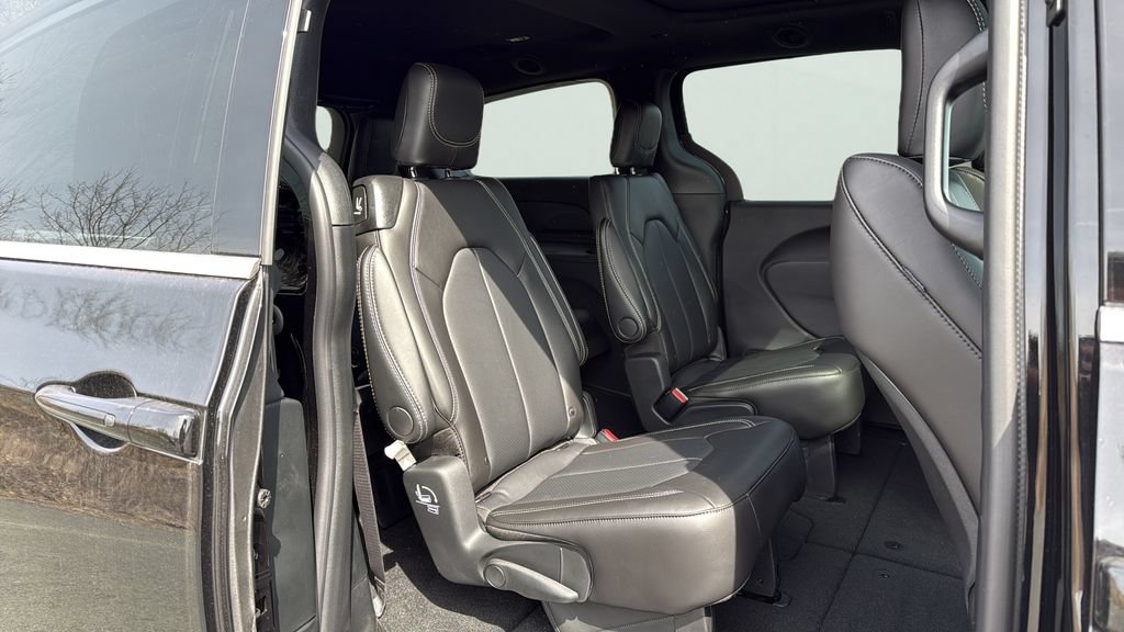New 2026 Chrysler Pacifica Select AWD/4WD image 12