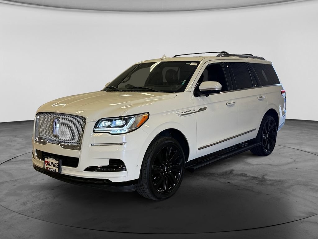 Used 2023 Lincoln Navigator Reserve AWD/4WD image 4