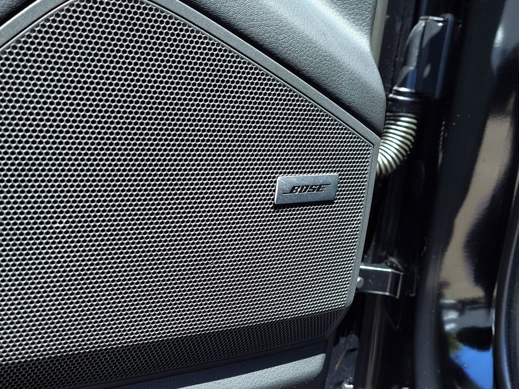 Used 2022 Porsche Cayenne w/ Premium Package image 10