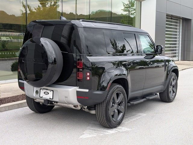 New 2025 Land Rover Defender 110 S image 8