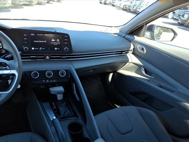 Used 2023 Hyundai Elantra SE FWD image 12